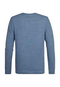 Pulover cu mâneci lungi, dintr-un tricot moale de culoare albastră. Are un decolteu rotund și manșete cu nervuri, evidențiind un model texturat pe toată suprafața.