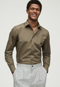 Next EASY CARE SINGLE CUFF - Overhemd - olive green