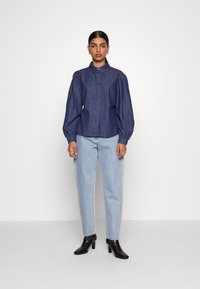 Vero Moda Petite VMNILY  - Blusa - dark blue denim