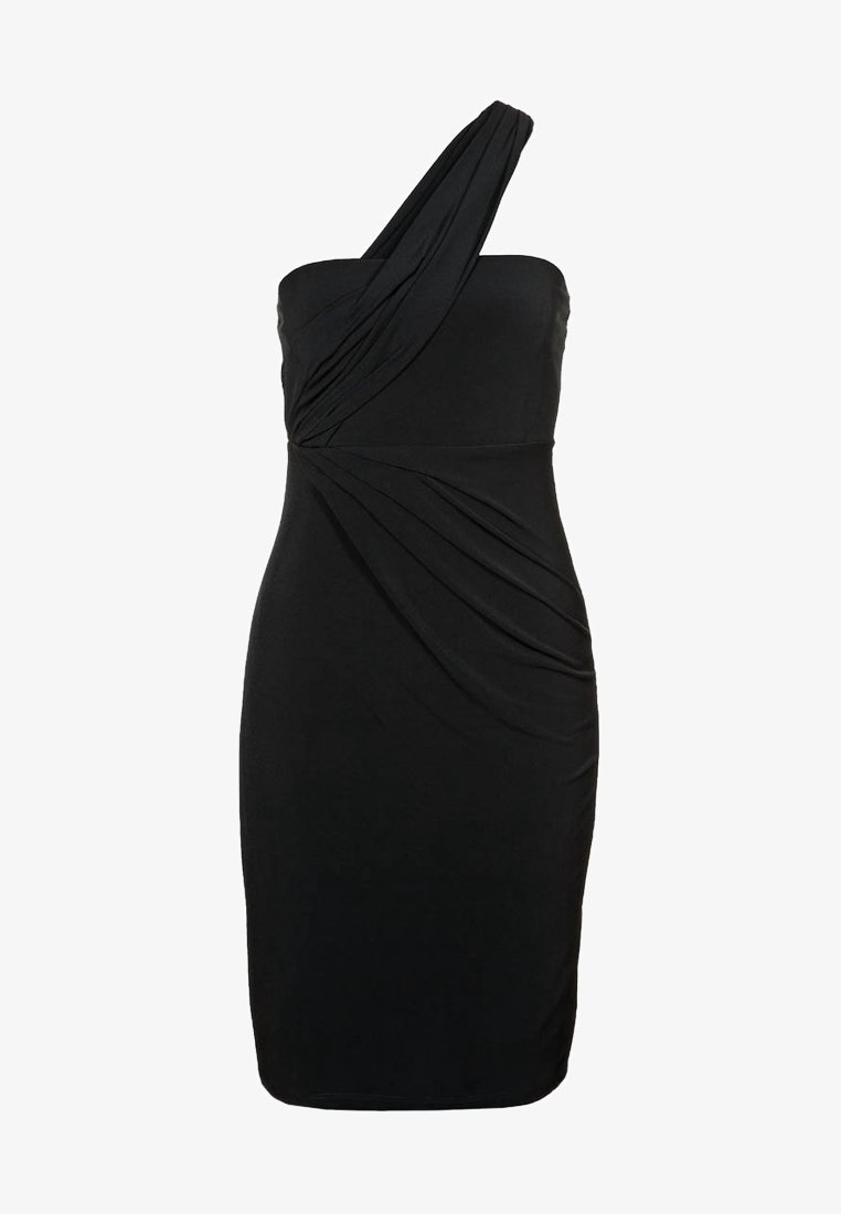 Robe noire ajustée une épaule avec un détail drapé froncé sur la poitrine et la taille, longueur au genou, sans manches.