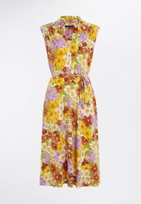 Blommig klänning med krage, ärmlös design, livfulla gula, lila och bruna blommor på en grön bakgrund, midja med bälte.