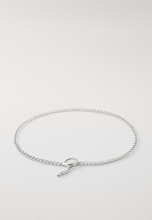 Silver chain bracelet featuring interlocking links, a lobster clasp, and an adjustable chain connector for sizing flexibility.
