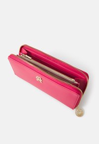 Tommy Hilfiger DISTINCT - Lompakko - heritage pink