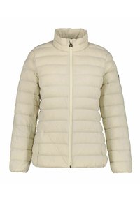 Veste matelassée de couleur beige clair, avec des sections matelassées, un col montant et une fermeture éclair à l'avant. Texture lisse avec des accents matériels minimaux.