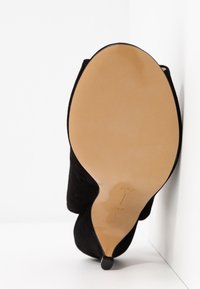 L37 Páskové sandály  - black