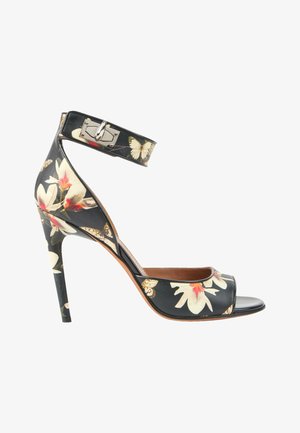 Givenchy, Sandales à talons hauts - black white red