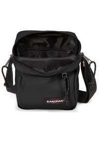 Borsa a tracolla nera Eastpak in tessuto resistente, con chiusura a zip, tracolla regolabile e tasche interne per l'organizzazione; design semplice e rettangolare.