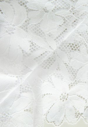 Next String - white