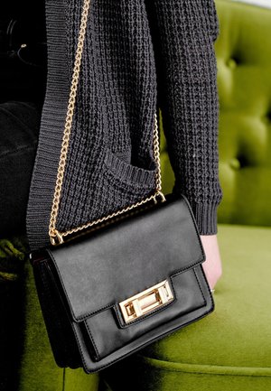 FIONA - Across body bag - black