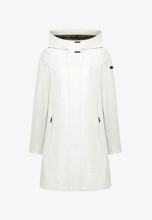 Cappotto impermeabile bianco con cappuccio a collo alto, due tasche laterali con zip e texture liscia. Presenta accenti neri a contrasto e un design elegante.