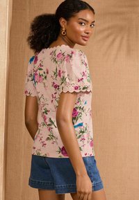 Love & Roses V-NECK - Marškinėliai su spaudiniu - pink floral
