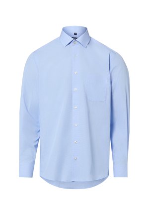 Hellblaues, langärmeliges Hemd mit Knöpfen, spitzem Kragen und aufgesetzter Brusttasche, präsentiert vor einem schlichten weißen Hintergrund.