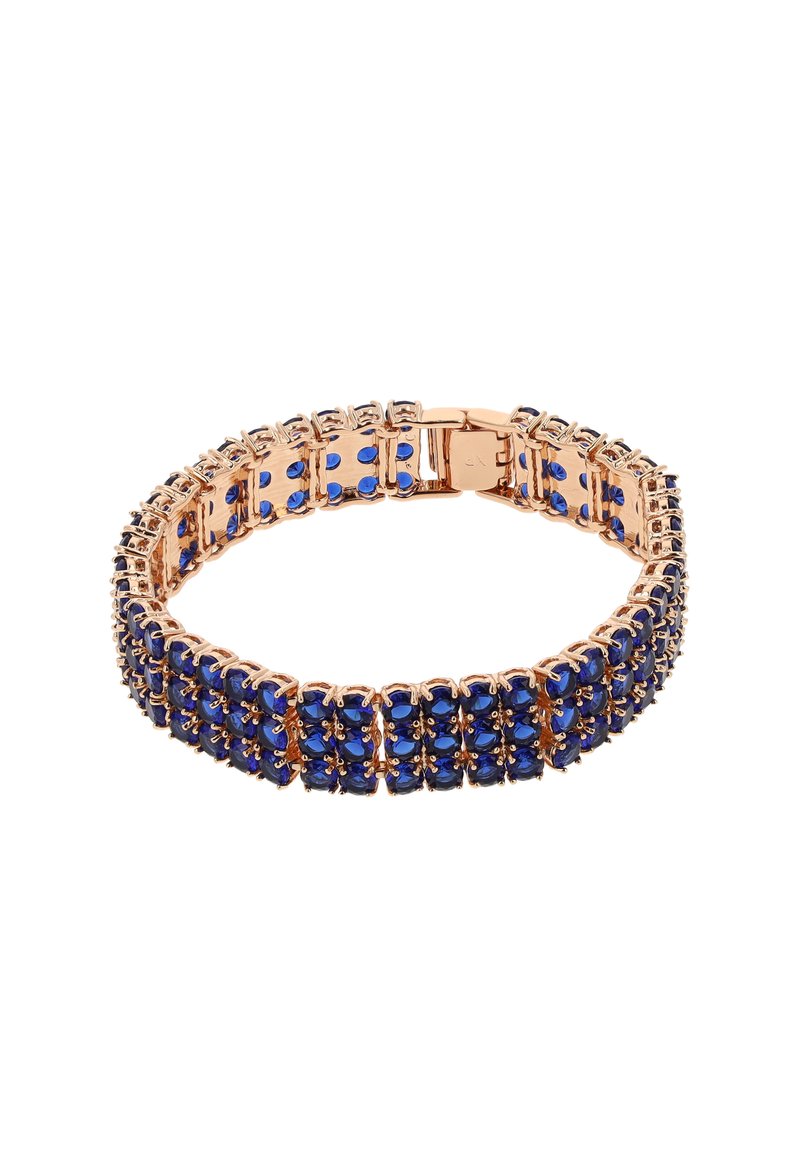 Złota bransoletka z niebieskimi kamieniami szlachetnymi, zaprojektowana w elastycznym stylu z bezpiecznym zapięciem. Kamienie są cięte w owalnym kształcie, ułożone w rzędach.