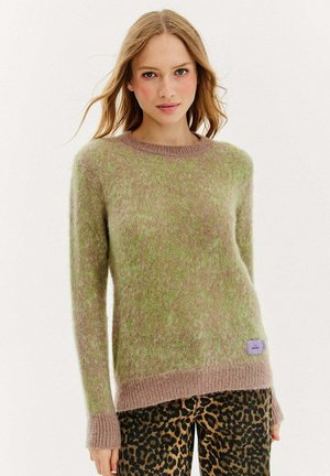- Sweter