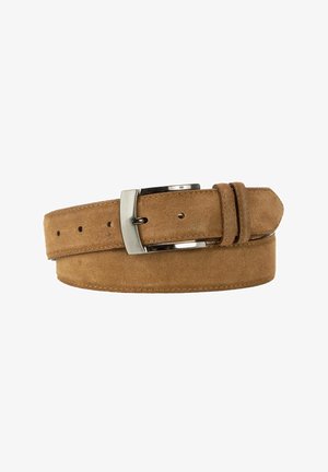 Ceinture en suède marron avec une boucle rectangulaire en argent, dotée de plusieurs trous pour les ajustements et d'une texture lisse et douce.
