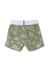 Costumi da bagno verdi con una cintura elastica bianca, caratterizzati da un motivo di foglie tropicali in verde chiaro e dettagli di conchiglie e animali.