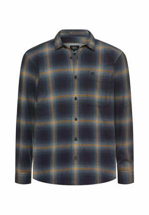 Dunkelblaue Button-up-Bluse mit einem orangefarbenen und hellblauen karierten Muster. Sie hat lange Ärmel und eine einzelne Brusttasche. Leichter Stoff.