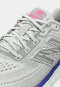 New Balance FRESH FOAM X EVOZ V4 - Utcai futócipők - grey matter