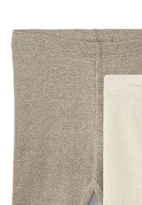 Dva para legginsov: en par v teksturirani bež barvi in en par v teksturirani off-white barvi, oba z elastiko v pasu in oprijetim krojem.