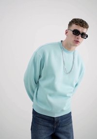 Urban Classics FLUFFY CREWNECK - Sweatshirt - berylblue