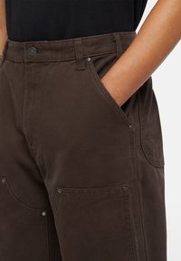 Dickies Stoffhose - dark brown