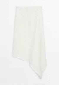 Jupe midi blanche asymétrique avec des lignes épurées et une taille haute, présentée sur un fond blanc uni.