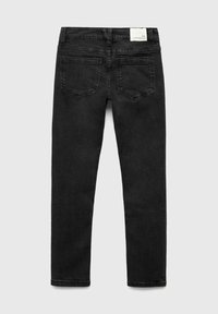 Jeans in denim nero con un fit slim, design a cinque tasche e vita media. Presentano un retro semplice e hardware minimale.