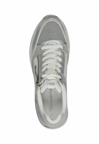 Weiße Sneaker mit silbernen Akzenten, Mesh-Einsätzen und Schnürverschluss. Verfügt über einen seitlichen Reißverschluss und ein glattes, strukturiertes Obermaterial. Leichtgewichtiges Design.