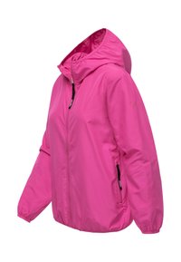 Giacca leggera rosa con cappuccio, cerniera frontale completa e polsini elastici. Dotata di tasche laterali con chiusure a zip nere. Texture liscia.