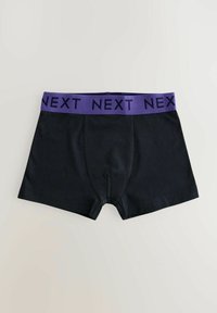 Crne pamučne bokserice s ljubičastim elastičnim pojasom na kojem se nalazi logo "NEXT". Glatka tekstura, standardni prilagođeni oblik i bez uzoraka.