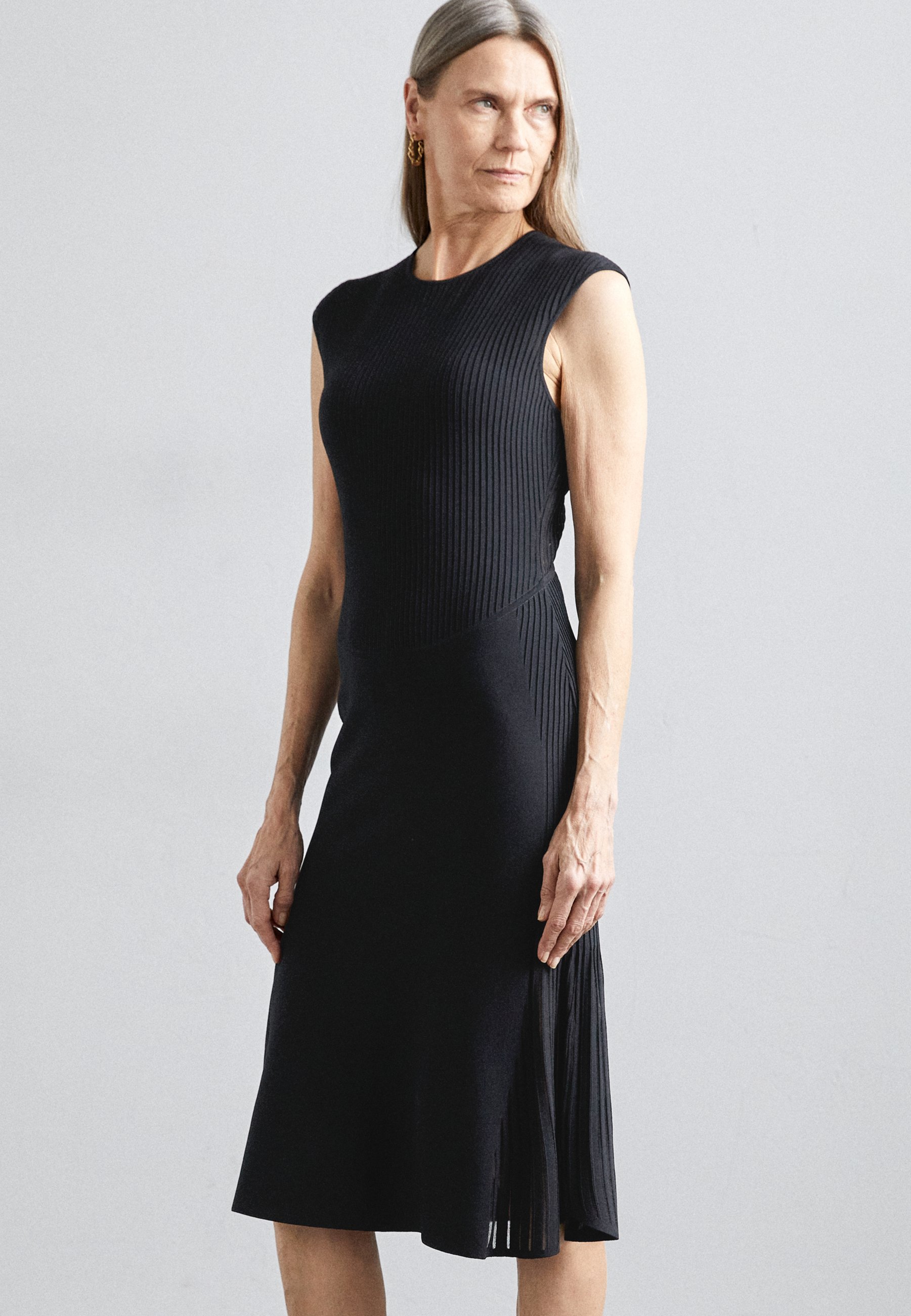 Herv Lger SHEER FLUTED FLARE MIDI DRESS - Jumper dress - black/black - Zalando Herv Lger SHEER FLUTED FLARE MIDI DRESS - Jumper dress - black/black - Zalando