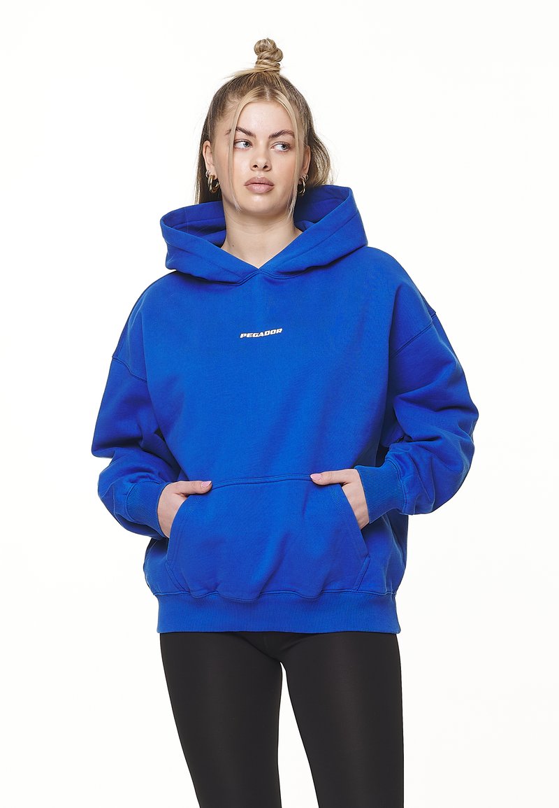 Pegador - CLARITA LOGO HOODIE OVERSIZED - Sportinis megztinis - washed true blue/white, Padidinti