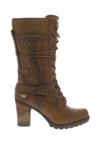 Botte en cuir marron jusqu'au genou avec un devant lacé, une fermeture éclair sur le côté, une sangle à la cheville, un talon en bois, et un petit logo de cheval sur le côté.