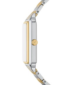 Silberne und goldene Metalluhr mit rechteckigem Gehäuse, glatter Textur und abgerundeten Kanten. Verfügt über eine goldene Krone mit einem Logodetail.