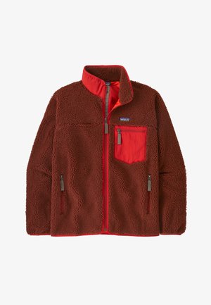 Giacca in fleece marrone con colletto rosso, tasca sul petto e tasche laterali, dotata di una zip frontale e logo Patagonia sul petto.