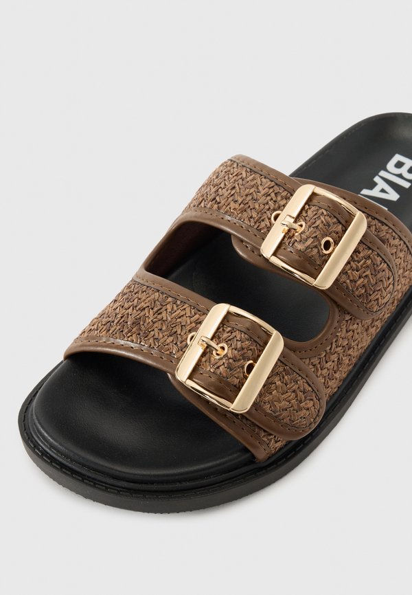 OSLO BUCKLE SLIDE - Slippers3