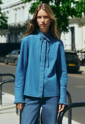 Next, PIE CRUST RUFFLE NECK DENIM SHIRT - Button-down blouse - mid blue