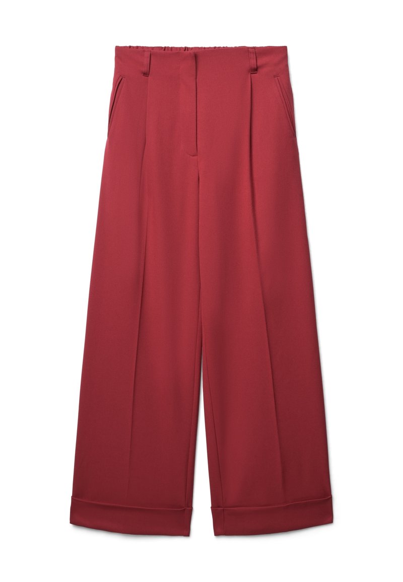Pantaloni palazzo di un profondo colore rosso, realizzati in tessuto liscio. Presentano due tasche laterali e una vita sartoriale con pinces.