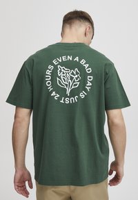 Solid SDGekko - T-shirts print - pineneedle