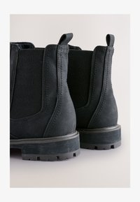 Nepasirinkta, mottled black