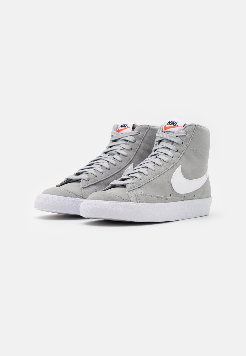 frutas Noble telegrama Nike Sportswear BLAZER MID '77 UNISEX - Zapatillas altas - light smoke grey/white/black/gris - Zalando.es frutas Noble telegrama Nike Sportswear BLAZER MID '77 UNISEX - Zapatillas altas - light smoke grey/white/black/gris - Zalando.es