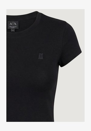 T-shirt noir slim fit Armani Exchange avec manches courtes et petit logo AX brodé sur la poitrine gauche.
