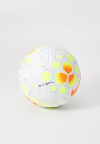 Nike Academy fotball, hvit med neongul, oransje og grønn heksagonal mønster; teksturert overflate med logo og merkevare detaljer.