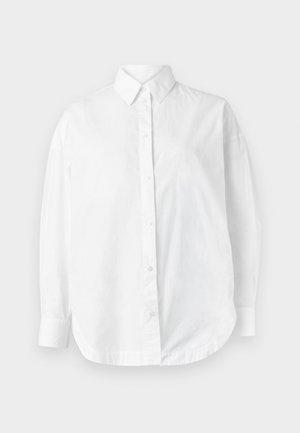 Camisa branca de botões com colarinho clássico, mangas compridas e bainha arredondada, feita de um tecido liso sem padrões visíveis.