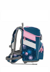 Blauwe en roze kinderrugzak met sterpatronen, gevoerde grijze schouderbanden, meerdere vakken en een ritssluiting aan de zijkant.