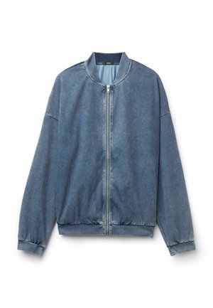 Veste bomber bleu à fermeture éclair avec col, poignets et ourlet côtelés, en tissu doux semblable au denim, présentée sur fond blanc.