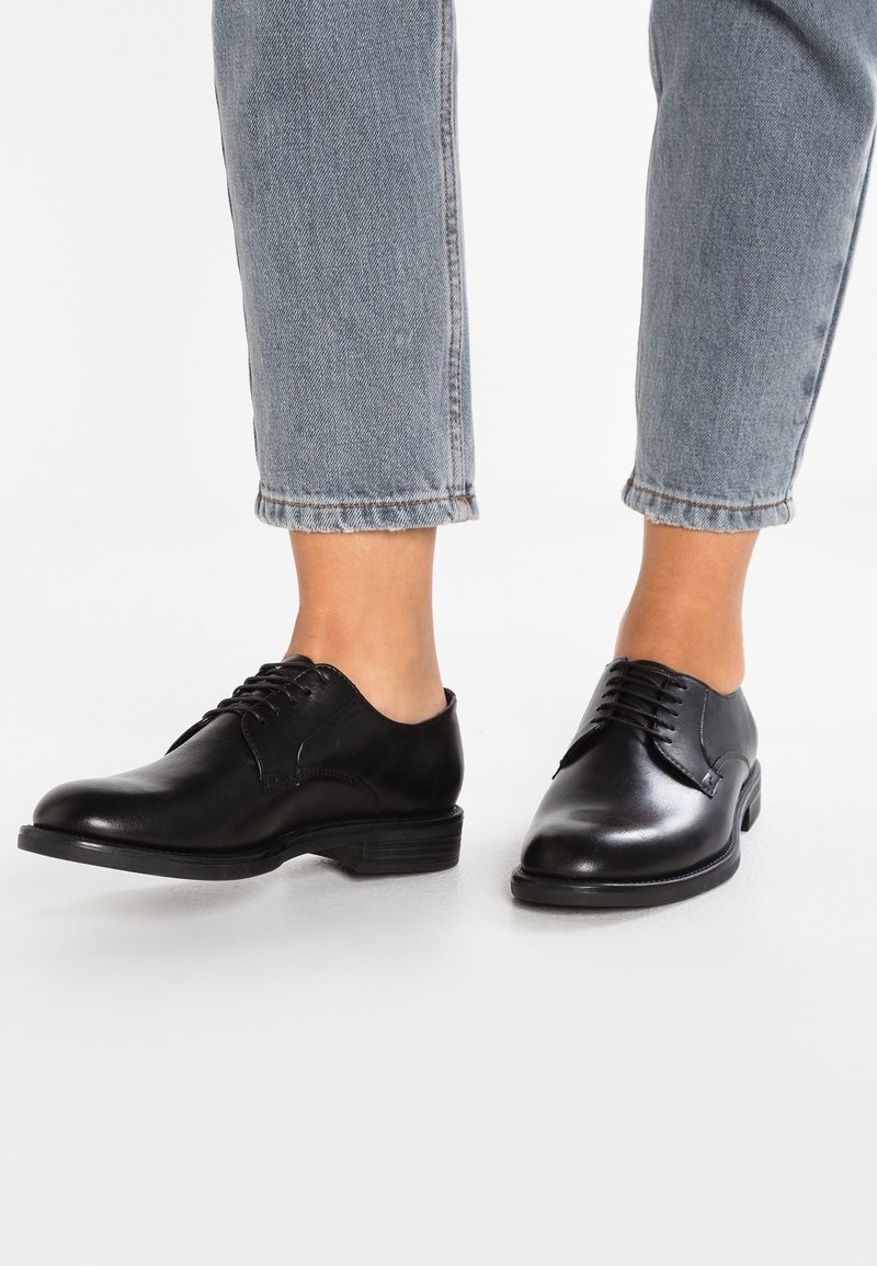 Vagabond Derbies - black