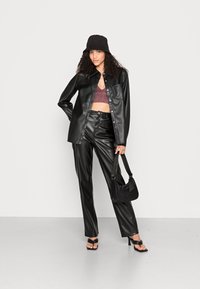 NA-KD SHIRT - Blusa com botões - black