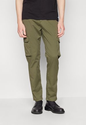 Lyle & Scott MAIN ROAD TROUSERS - Cargo hlače - green