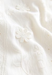 Non sélectionné, cream